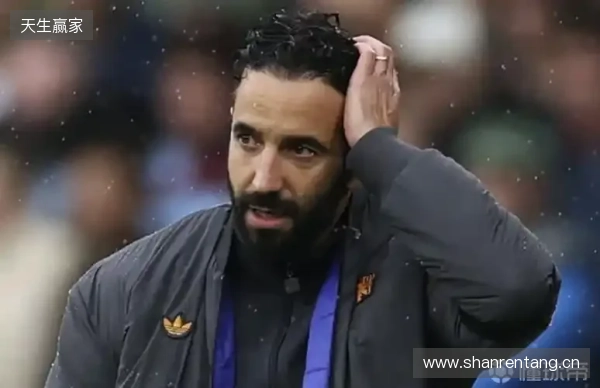 高层插手！电讯报：阿莫林被要求改打4后卫 他以激烈言论回击高层