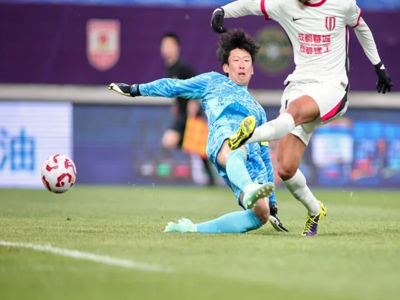 半场-上海申花0-0青岛海牛 拉唐头球造险牟鹏飞精彩三连扑